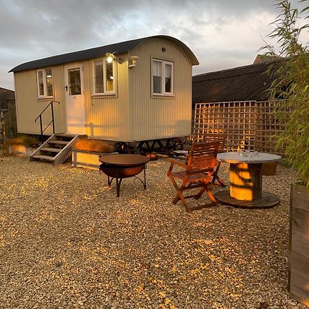 The Shepherd'S Hut Mixbury Luaran gambar