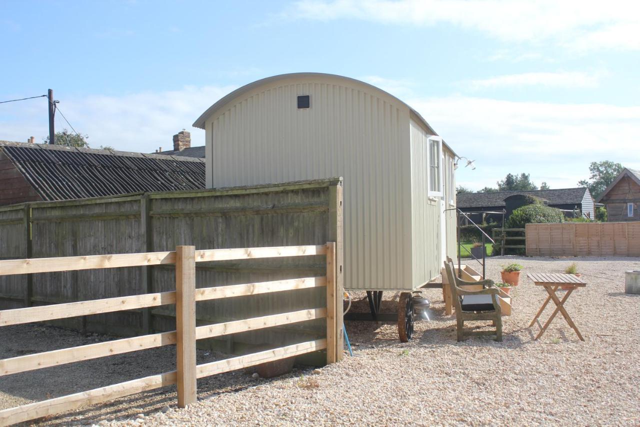 The Shepherd'S Hut Mixbury Luaran gambar
