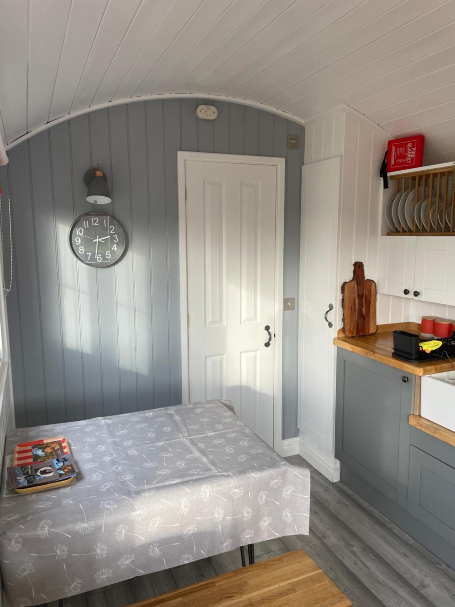 The Shepherd'S Hut Mixbury Luaran gambar